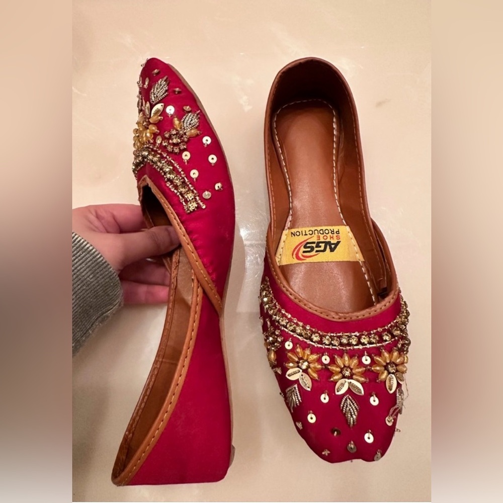 Traditional Pakistani Magenta & Chocolate Hand-Embroidered Khussas - Size 6 - Picture 6 of 13